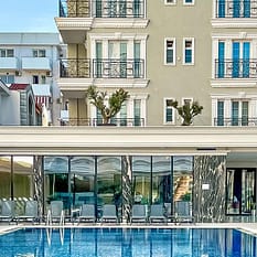 Bonita Luxury Golem