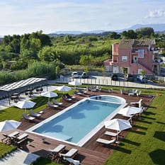 V Luxury Suites