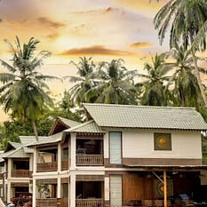 Sandyy Wavess Beach Resort