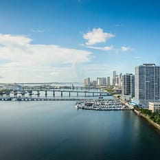 DoubleTree by Hilton Grand Biscayne Bay