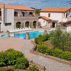 Residence Borgo Valmarina