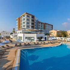 Leonardo Crystal Cove by the Sea