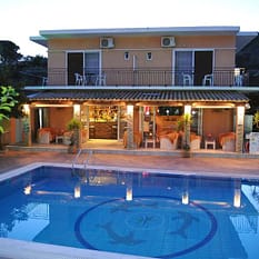 Makis Louvlis Apartments