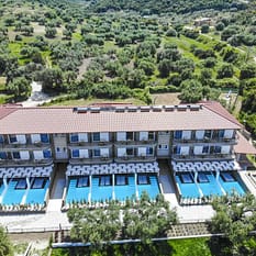 Royal Suites Polichrono