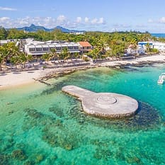 Le Peninsula Bay Beach Resort