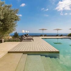 Tale Restaurant Suite