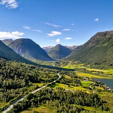 Przez krainę troli statkiem i pociągiem