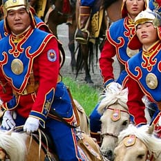 Mongolia z festiwalem Naadam